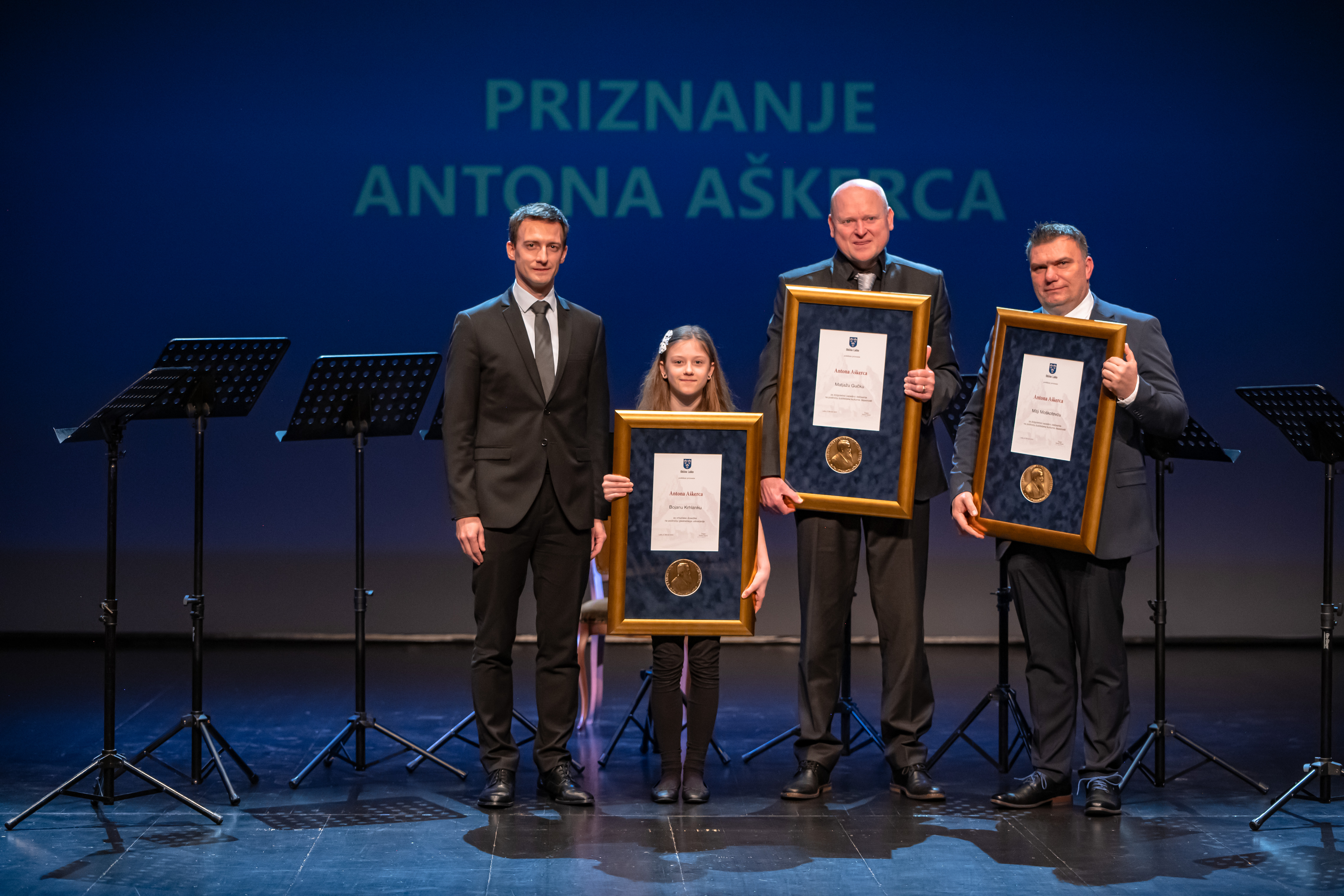 Župan Marko Šantej, v imenu Bojana Krhlanka je priznanje prevzela njegova hči Mila, Matjaž Guček in Mitja Moškotevc